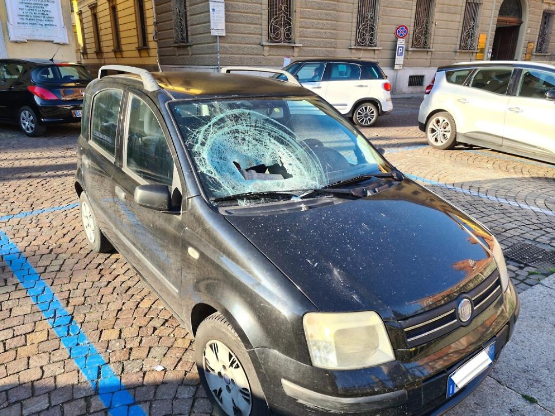 atto vandalico piazza roma