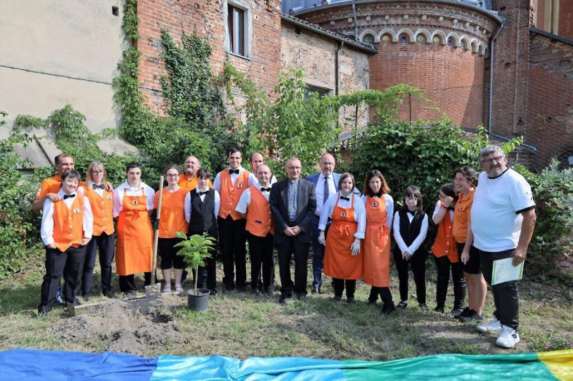 Albergo etico compleanno 2023