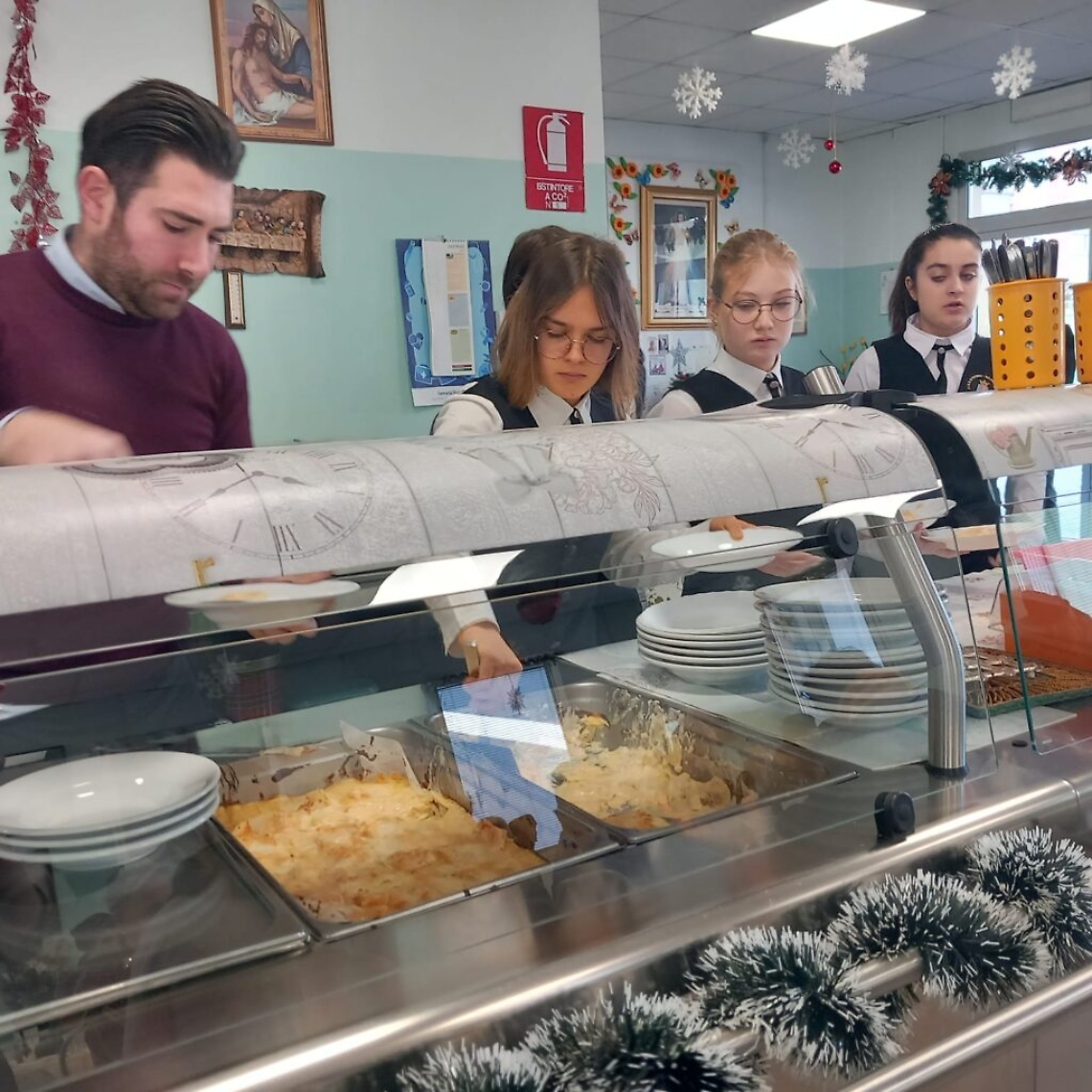 Istituto Penna pranzo di Natale mensa sociale