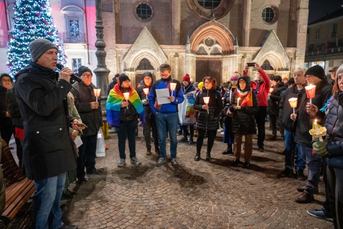 fiaccolata per la pace rete welcoming asti