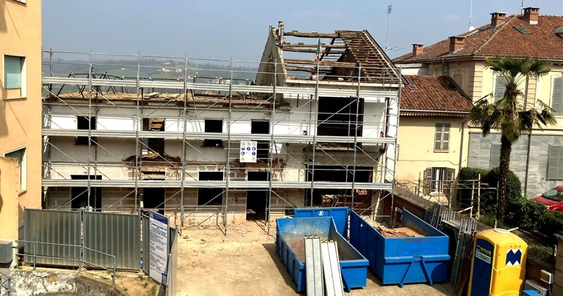 Piazza delle donne ()