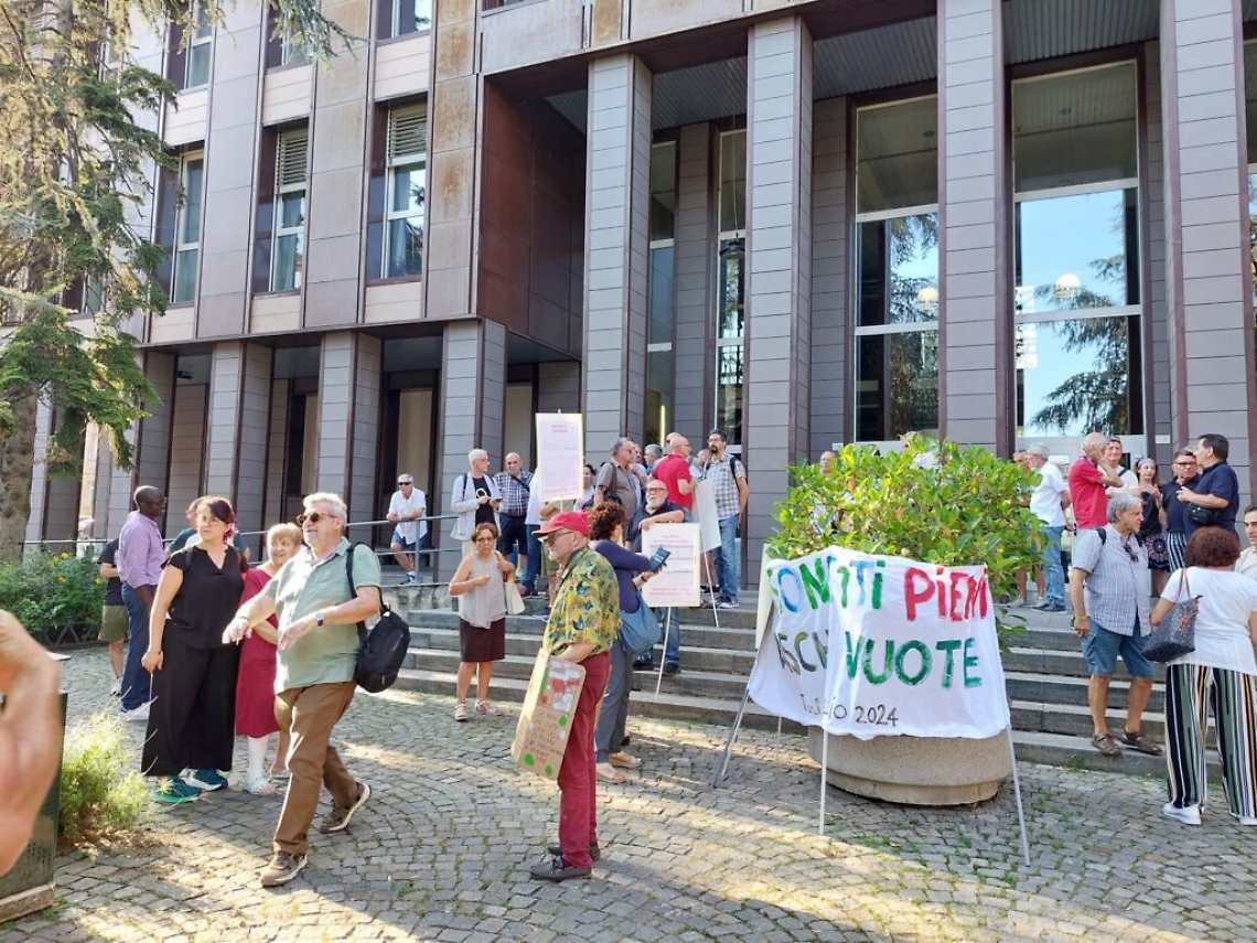 Protesta Tari Palazzo Mandela