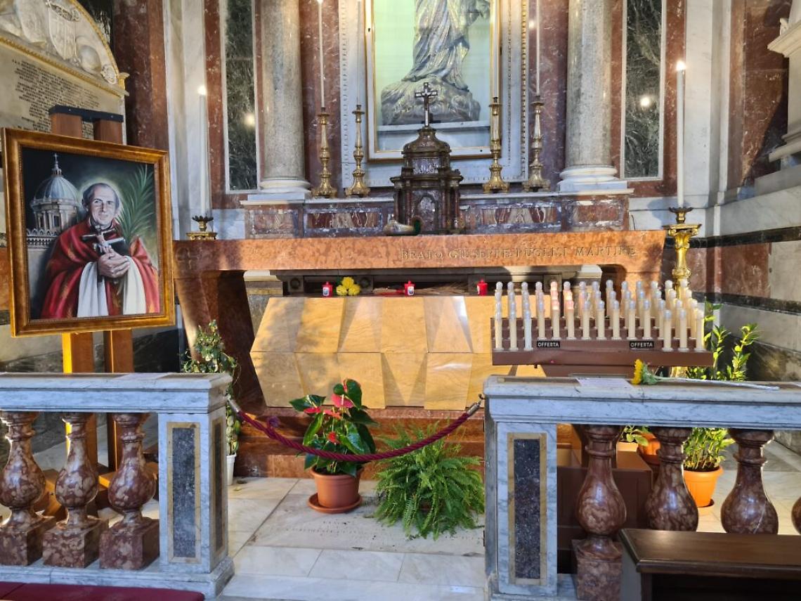 tomba di padre pino puglisi nella cattedrale di Palermo