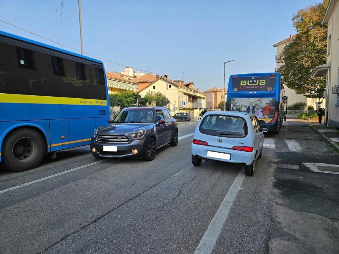 Traffico primo giorno lavori sul ponte Ogerio di corso Savona ad Asti