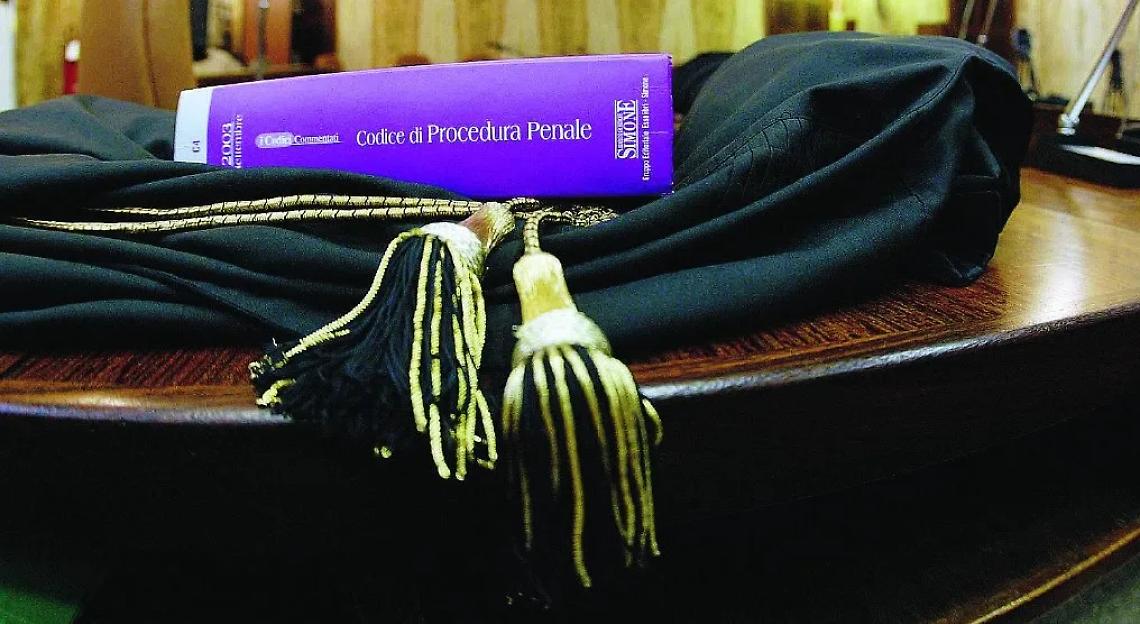 tribunale avvocato toga giudice generica latina