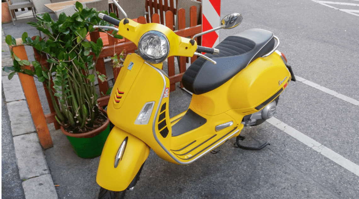 vespa gialla