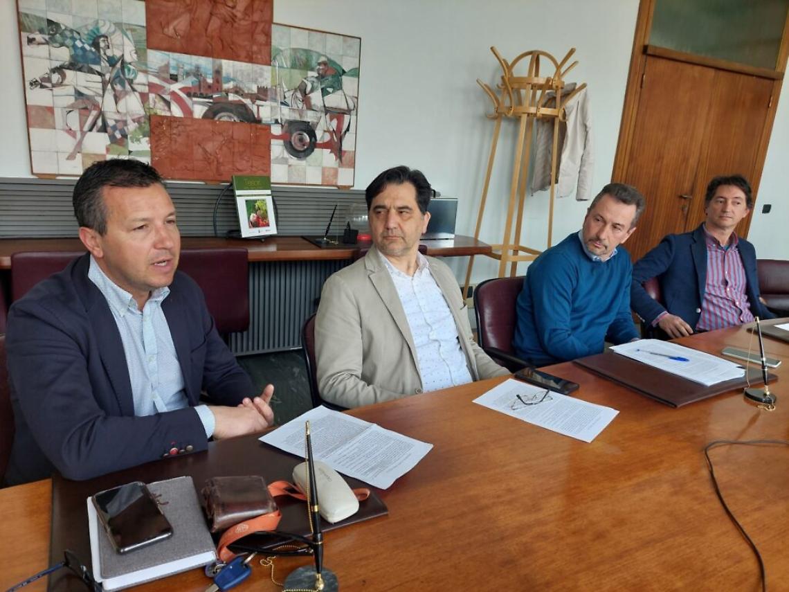 conferenza stampa servizio su gomma in provincia di Asti