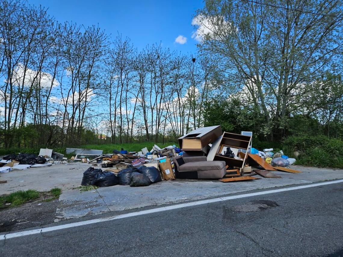 discarica abusiva strada santo spirito aprile