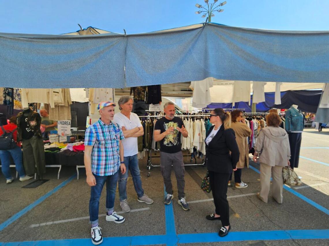 loretta bologna con gli ambulanti del mercato unificato