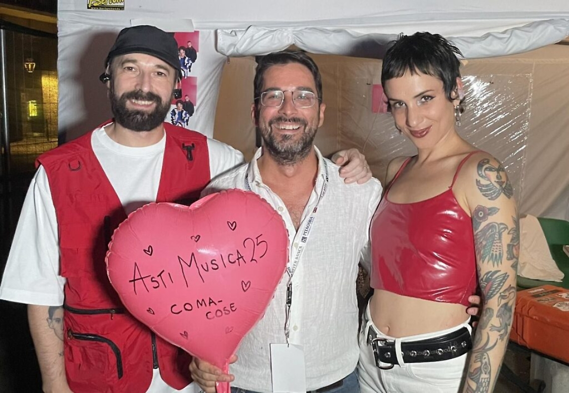 Candelaresi con Coma Cose sito