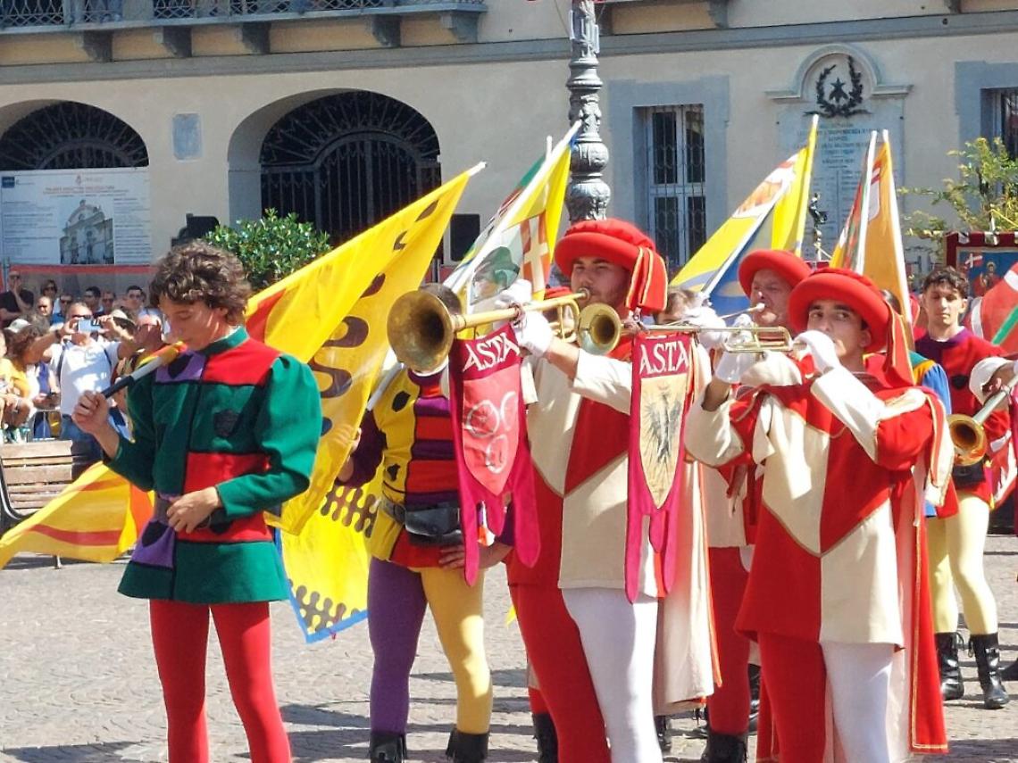esibizione ASTA piazza san Secondo