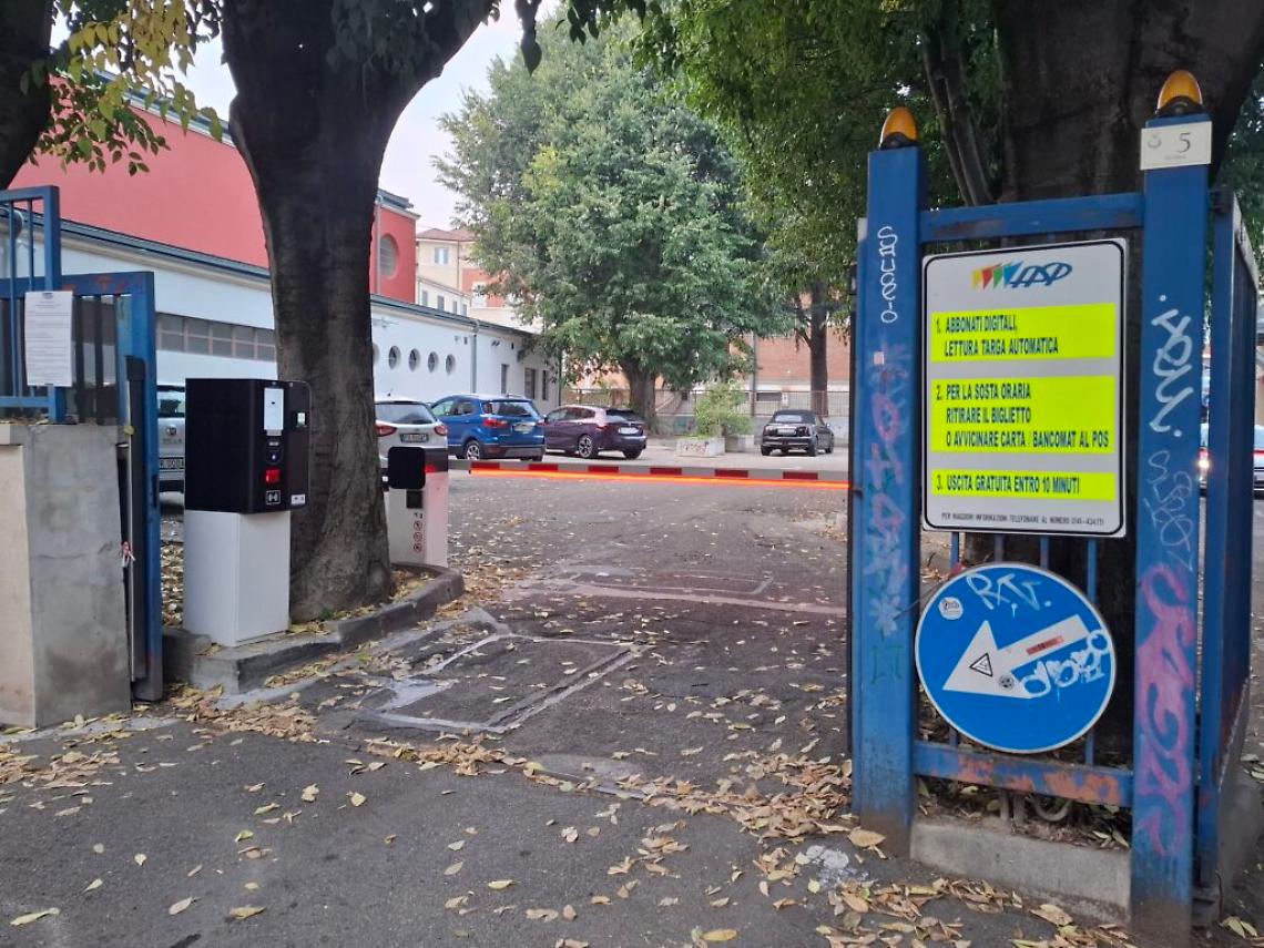 parcheggio ingresso via Natta