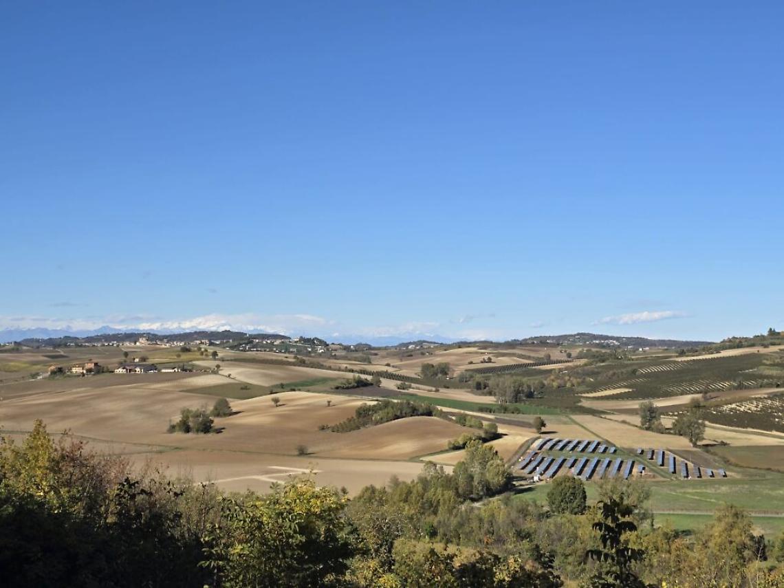 Impianto agrifotovoltaico in costruzione ad Altavilla Monferrato (vista da Viarigi)