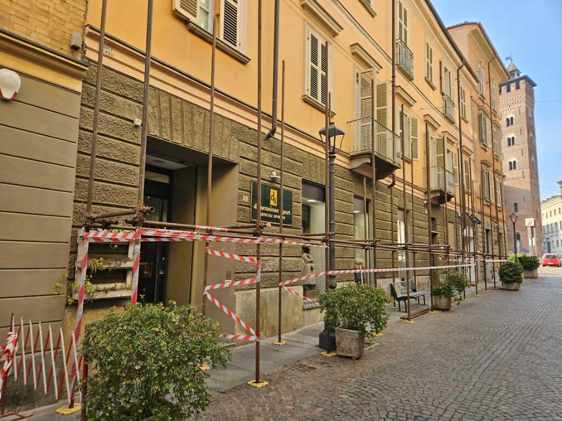 ponteggio via cesare battista