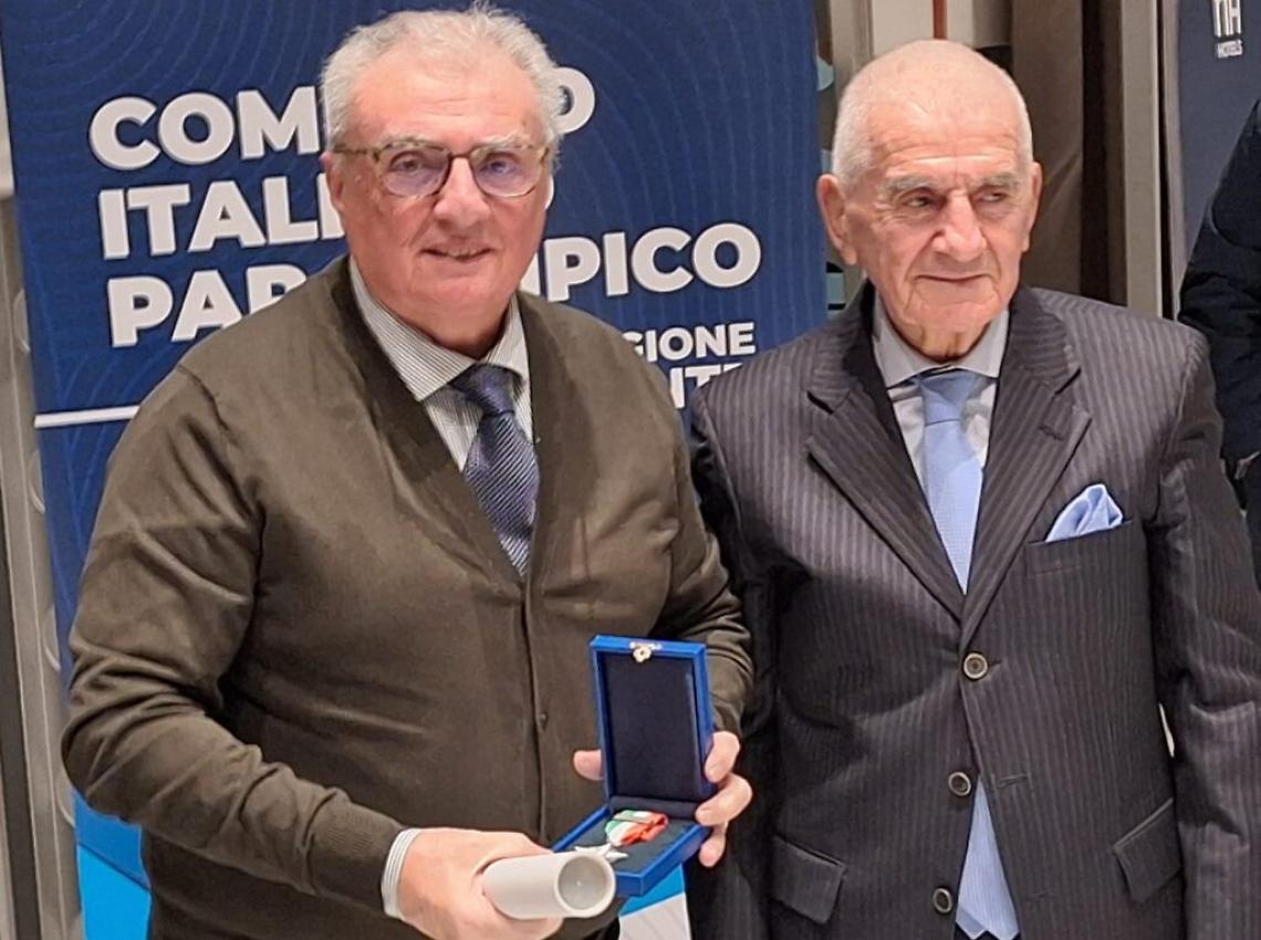Consegna riconoscimento al Presidente Beppe Giannini