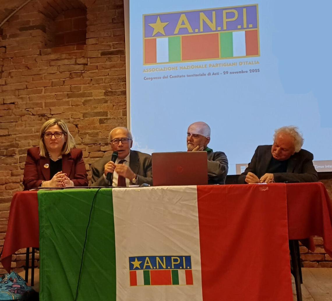 Tavolo Presidenza Congresso da six a dex Giavella Boeti Renosio e Rossi