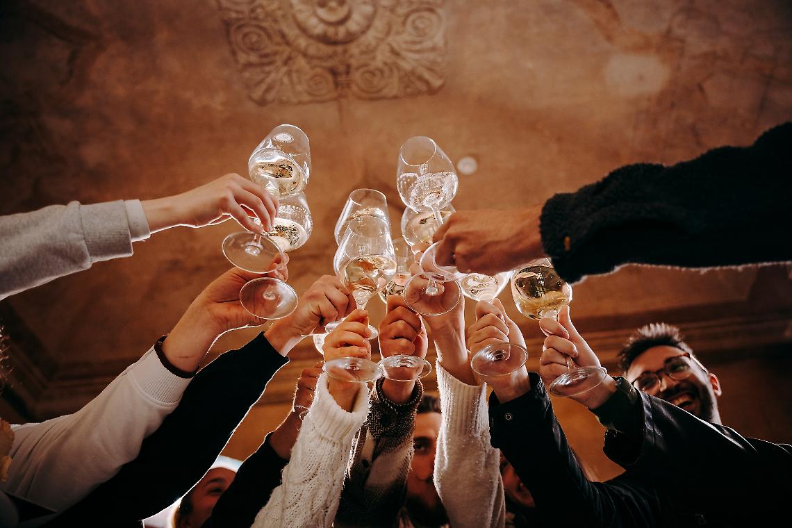 Bollicine astigiane in festa: oltre 22,5 milioni di bottiglie all'estero per le festivit&agrave;