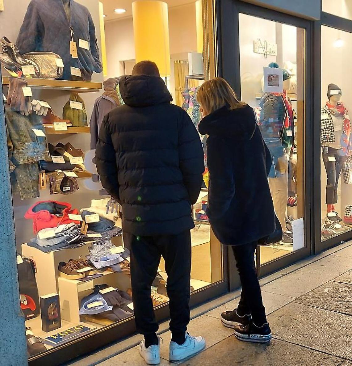 Al via domani i saldi invernali: 150 euro la spesa media, in linea con lo scorso anno