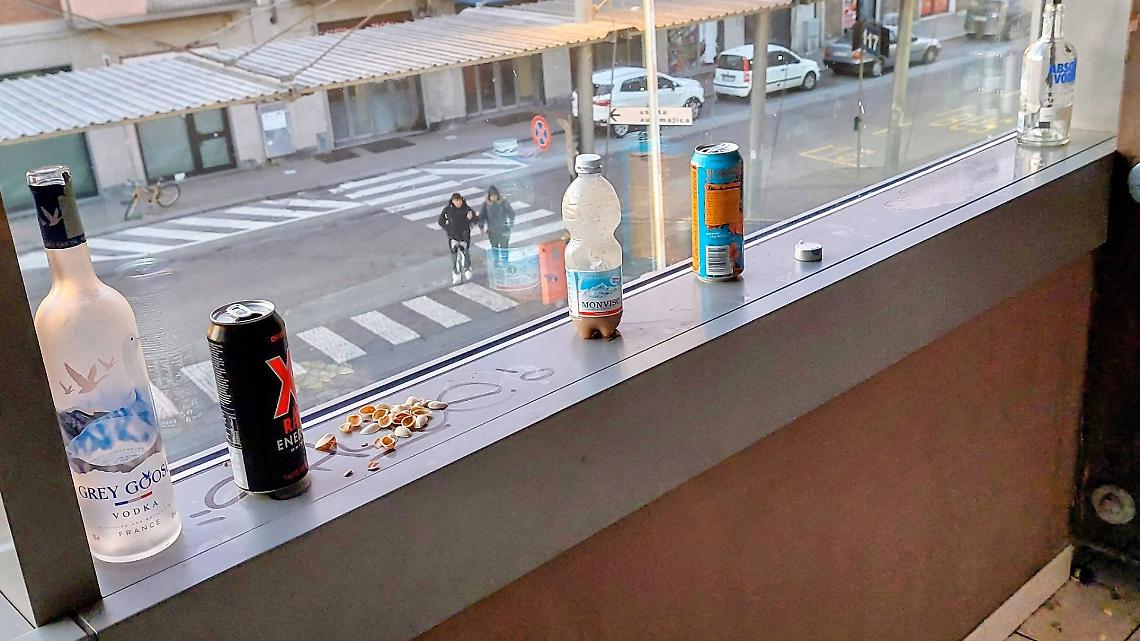 Rifiuti abbandonati al Movicentro