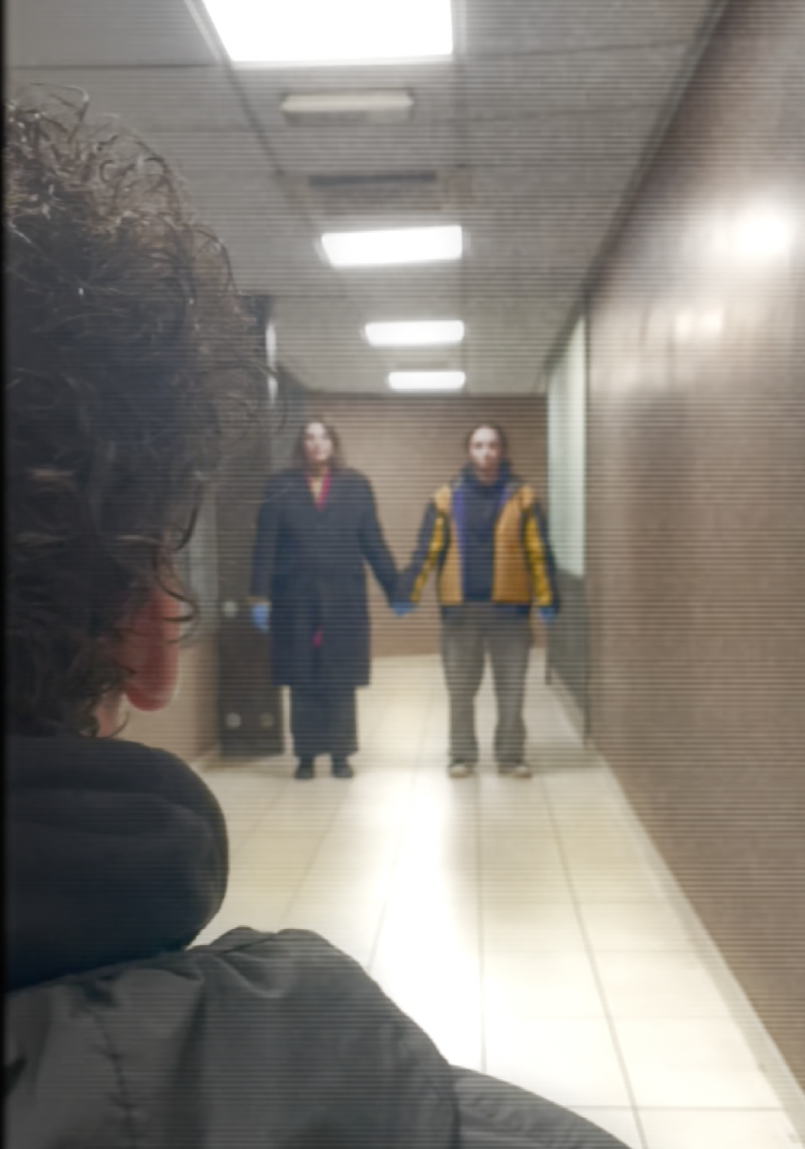 L&rsquo;iconica scena del bimbo sul triciclo "rivisitata" dai ragazzi che sabato sera hanno inscenato la protesta sociale