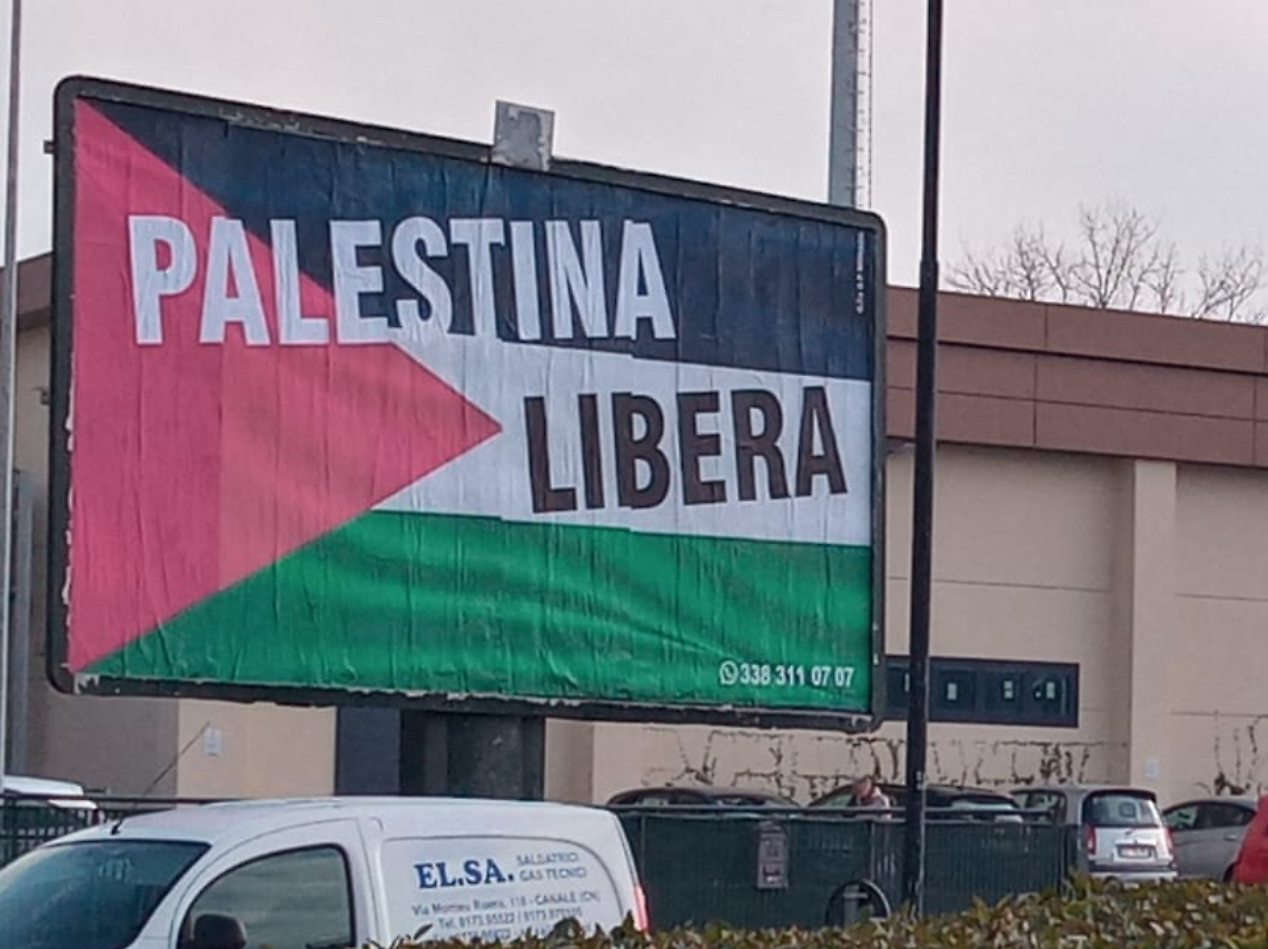 All'ingresso sud di Asti un cartellone che interroga le coscienze 