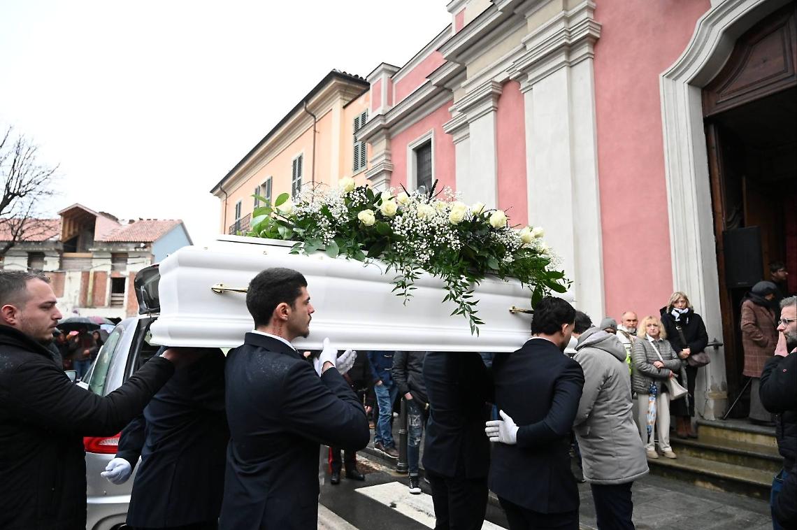 Arisa canta il saluto a Zoe e i cuori si riempiono di lacrime