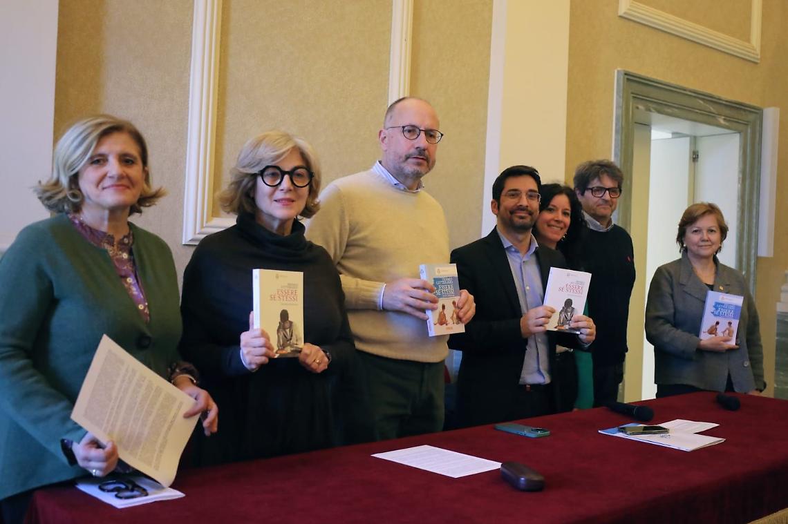 "Essere s&eacute; stessi": il concorso letterario aperto a storie che indagano l'amore e la fragilit&agrave;