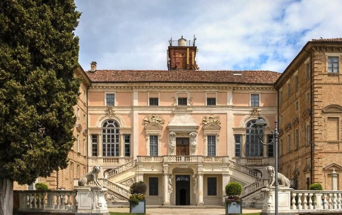 Riapre il castello reale di Govone: grazie agli arredi storici, il piano nobile racconta  la vita nella residenza reale