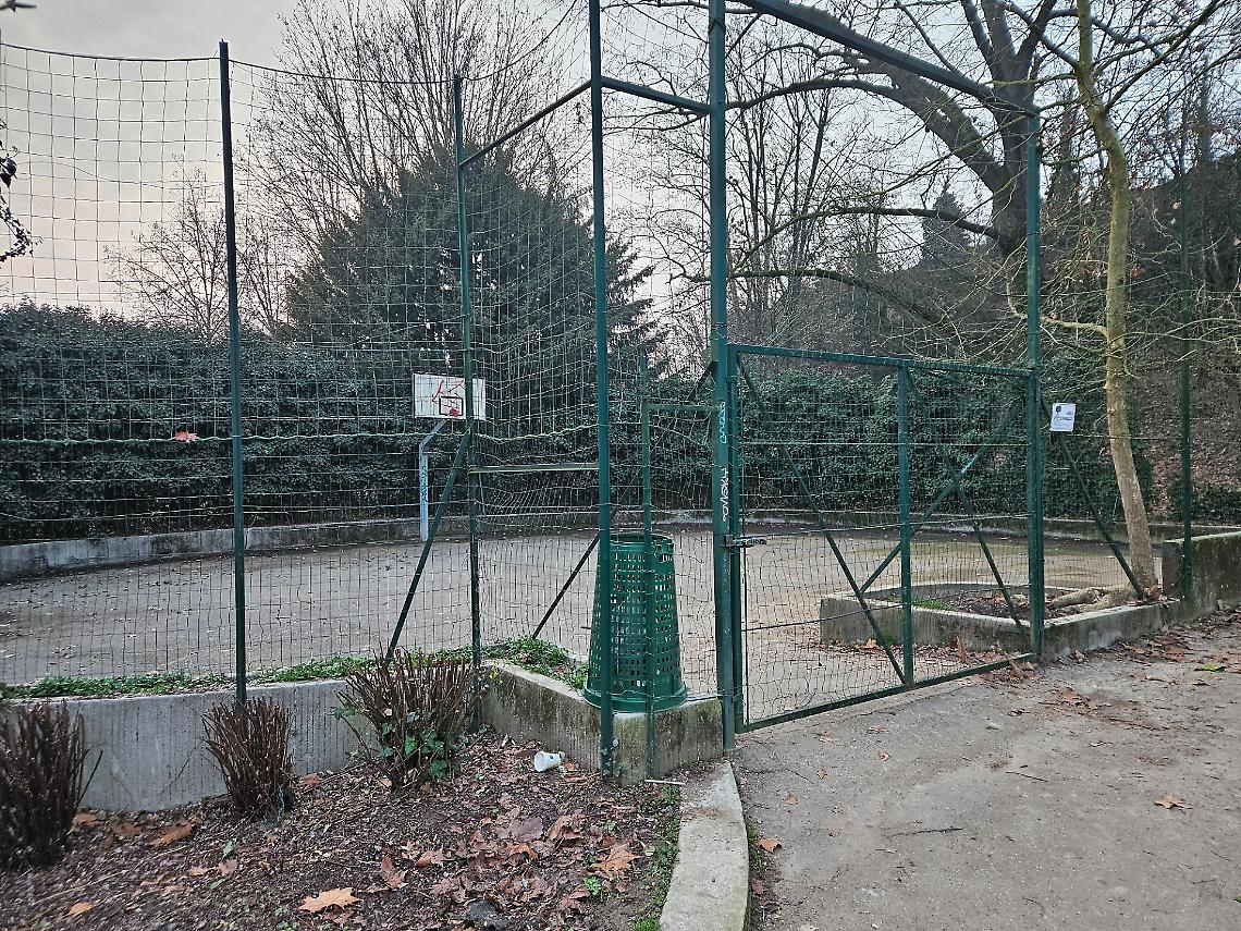il campetto da basket al Bosco dei Partigiani