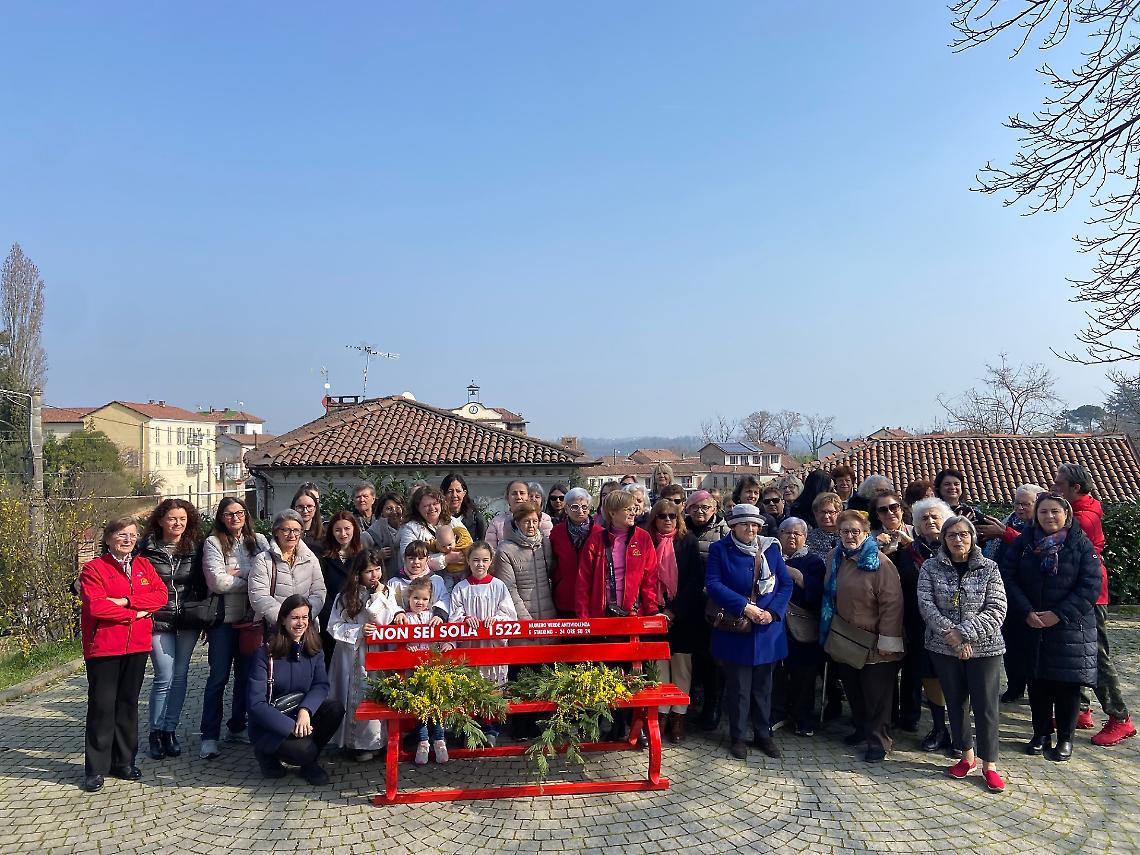 Una panchina rossa contro la violenza sulle donne