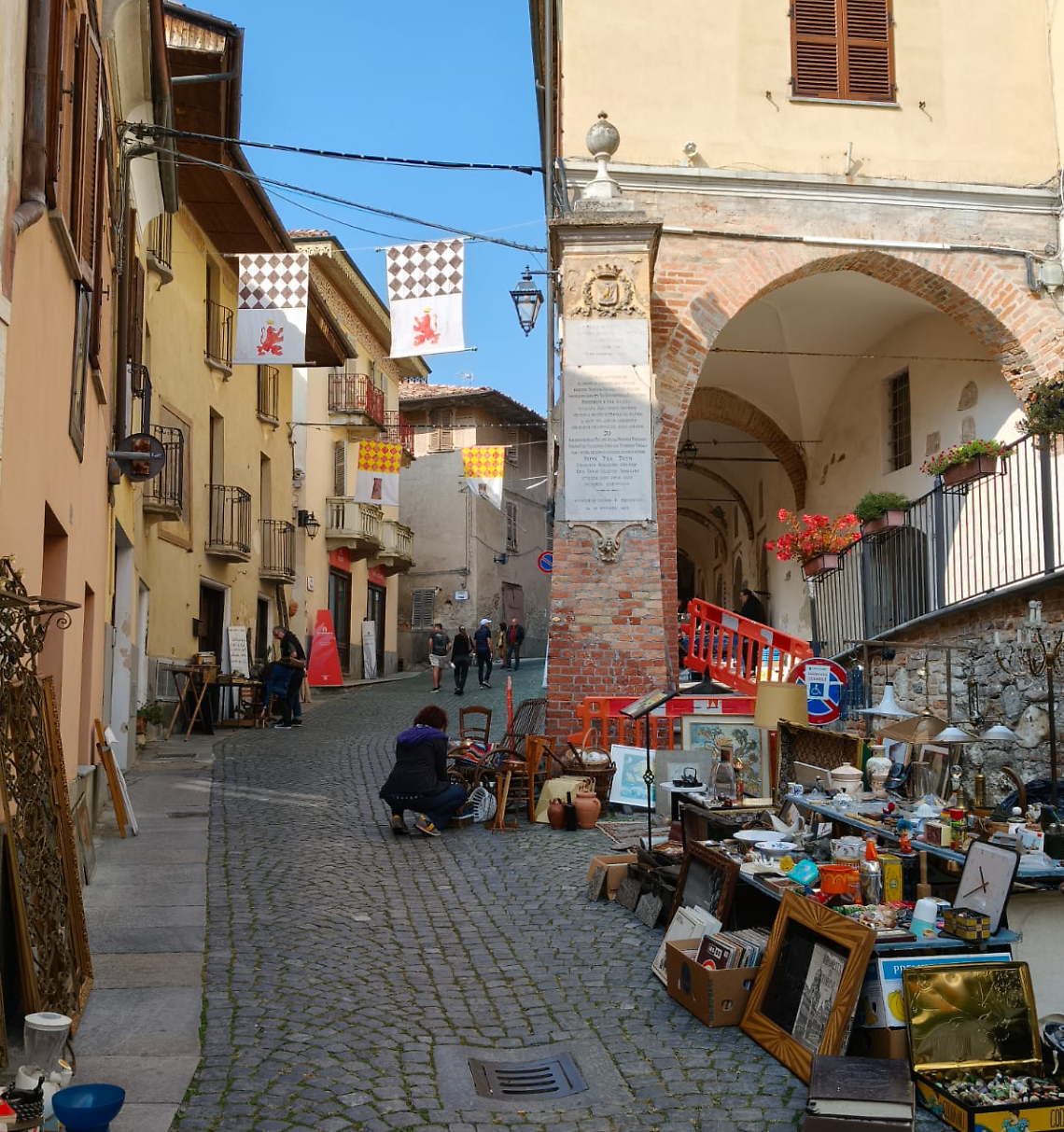Cocconato bell'e buono: sabato torna il mercatino vintage per via Roma
