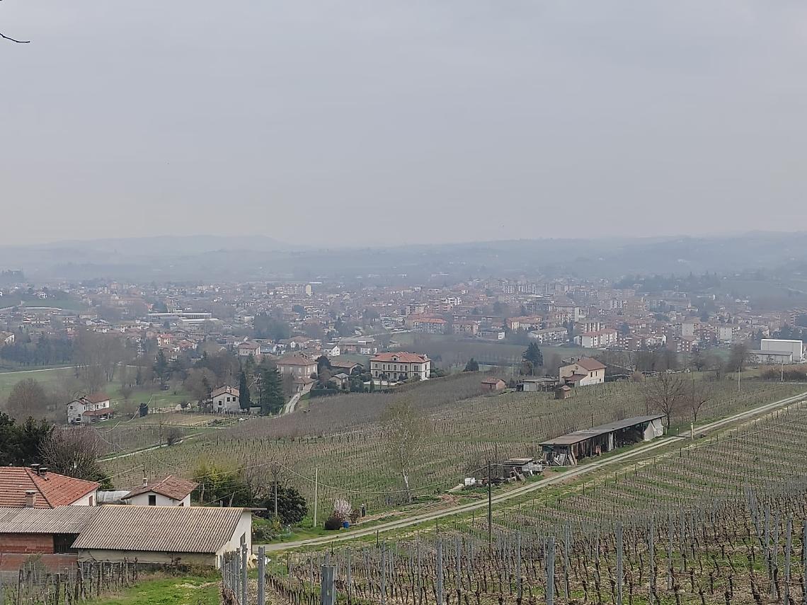 Nizza Monferrato nella top 10 degli acquirenti esteri: boom di ville e case sotto i 100 mila euro