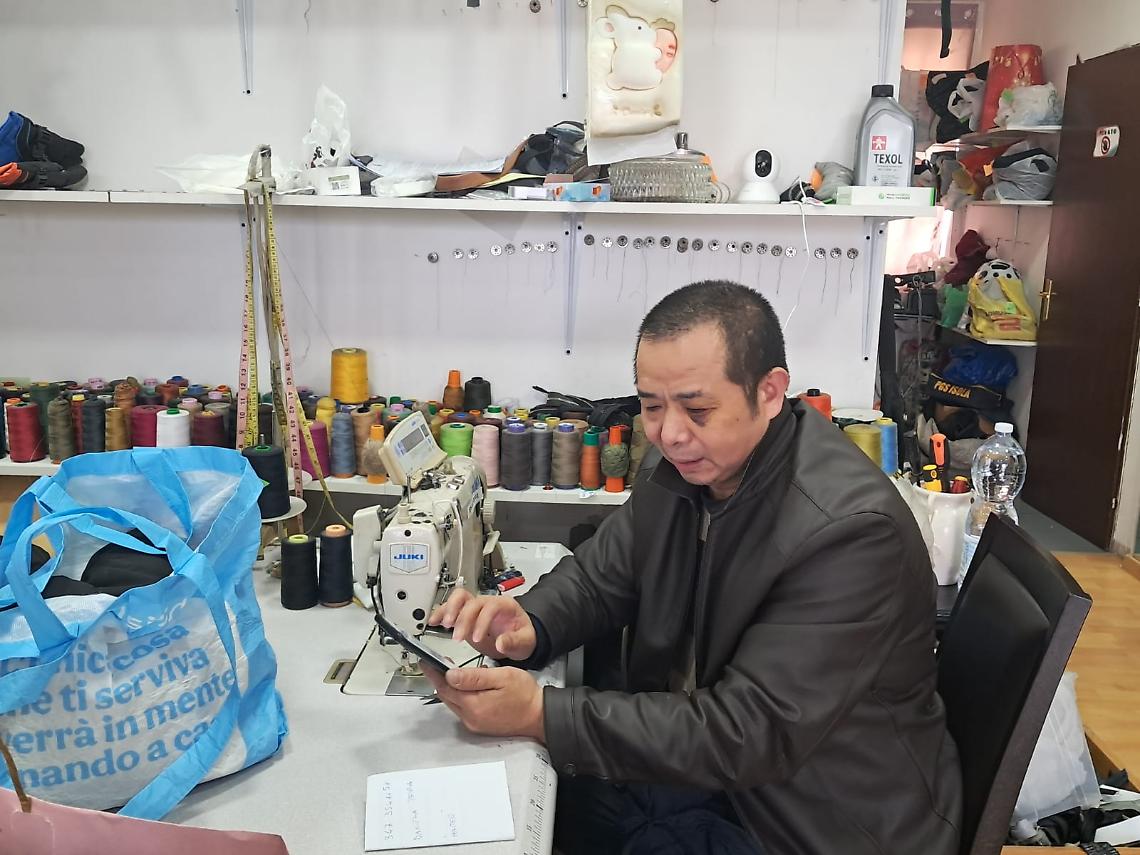 I "maranza" aggrediscono a calci e pugni il sarto-calzolaio 