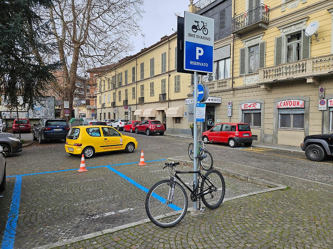Asti, citt&agrave; delle piste ciclabili, ma senza biciclette: il paradosso del bike sharing