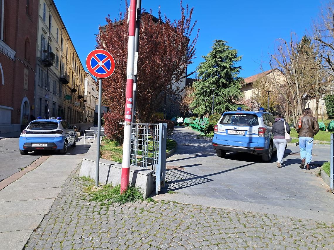 Polizia di Stato ai giardini Alganon: controlli nell'area verde di piazza Roma 