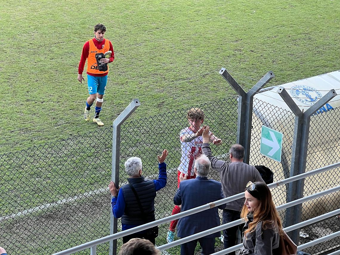 Mazzucco esulta con la dirigenza 