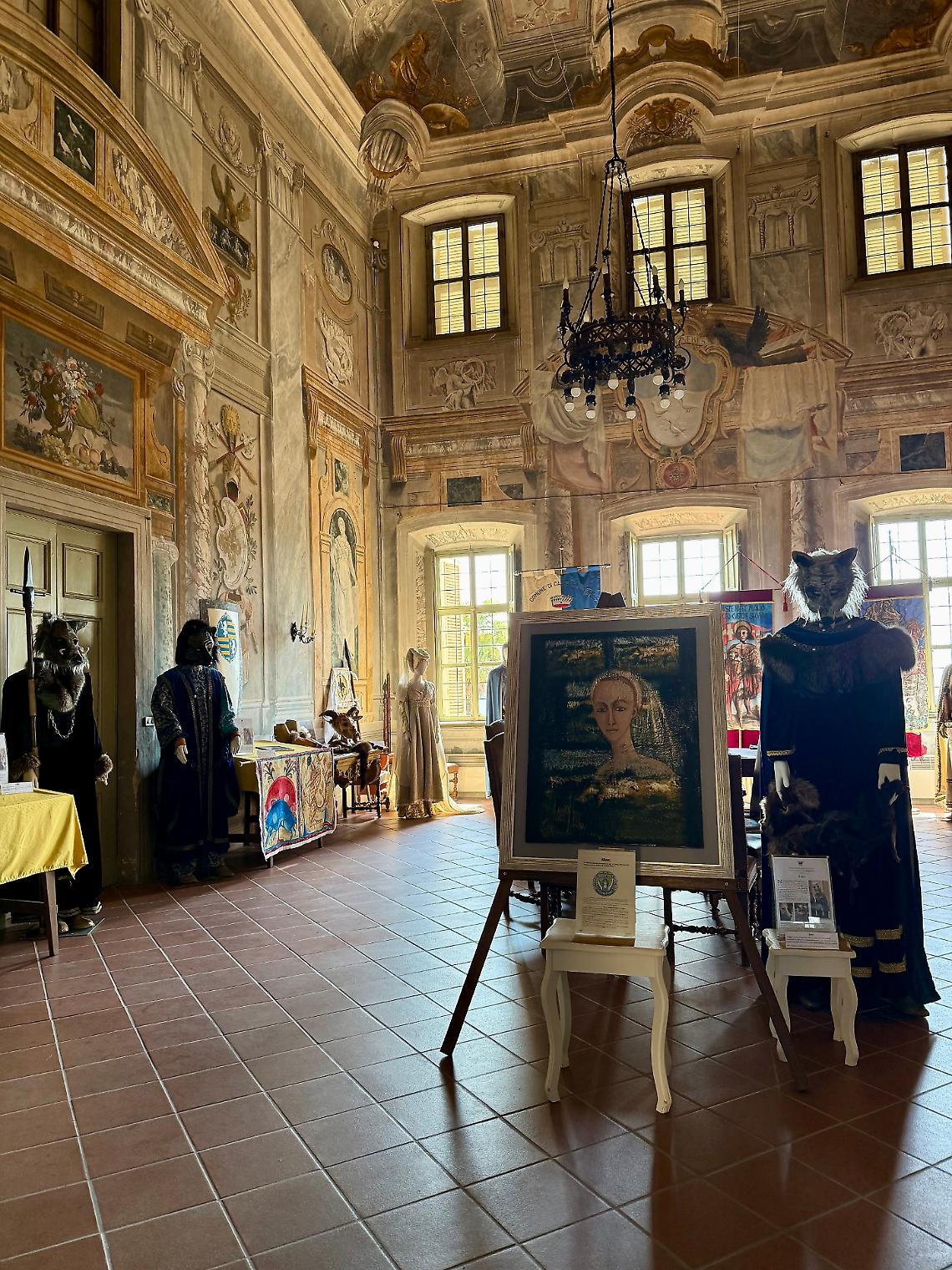 A Castell&rsquo;Alfero inaugurata la mostra &ldquo;Tra allegoria e araldica&rdquo;