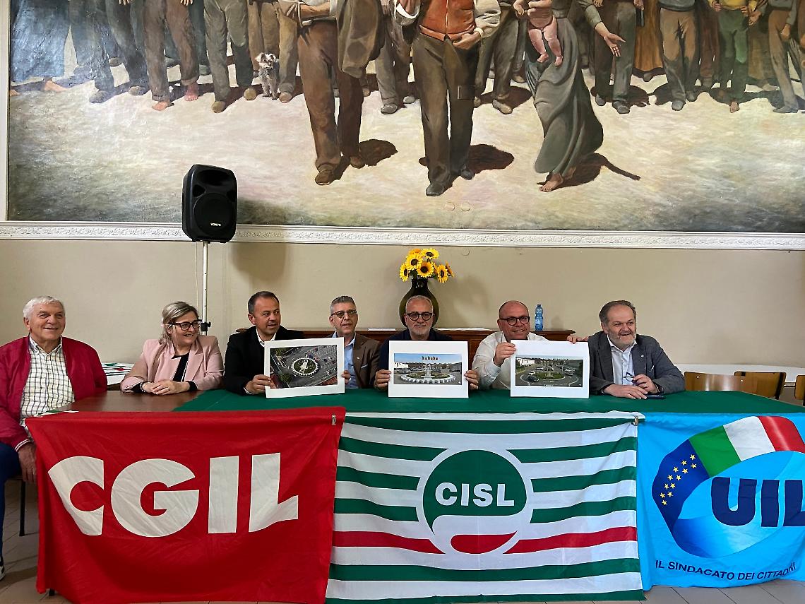 Il cippo dei caduti della Way Assauto da spazio chiuso a simbolo pubblico della memoria