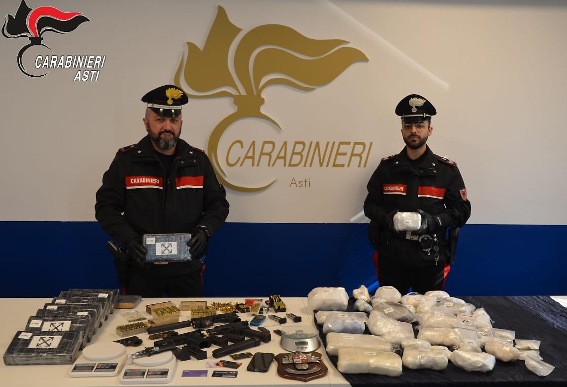 Trovato un deposito con 22 kg di cocaina e armi clandestine