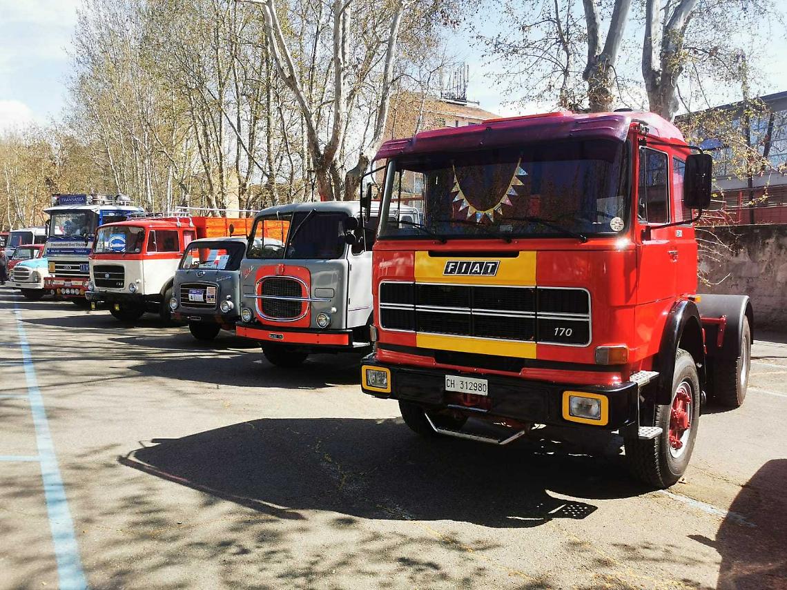 Raduno di camion e corriere d'epoca per tutta la giornata in piazza Medici del Vascello