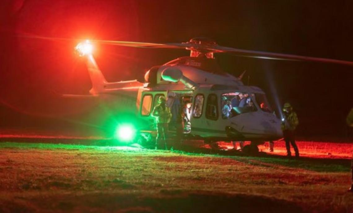 Auto fuori strada vicino alla fonte solforosa: ragazzo in codice rosso portato via dall'elisoccorso