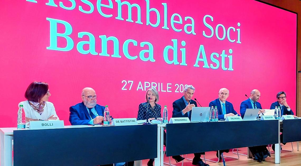 Banca di Asti: Rasero eletto presidente tra le polemiche, standing ovation per l'ex Ad Demartini