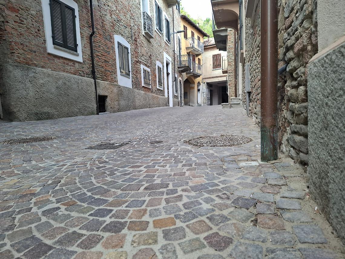 Il sindaco di Canelli Roberta Giovine fa chiarezza sullo stato dei lavori di pavimentazione in via Rosmini