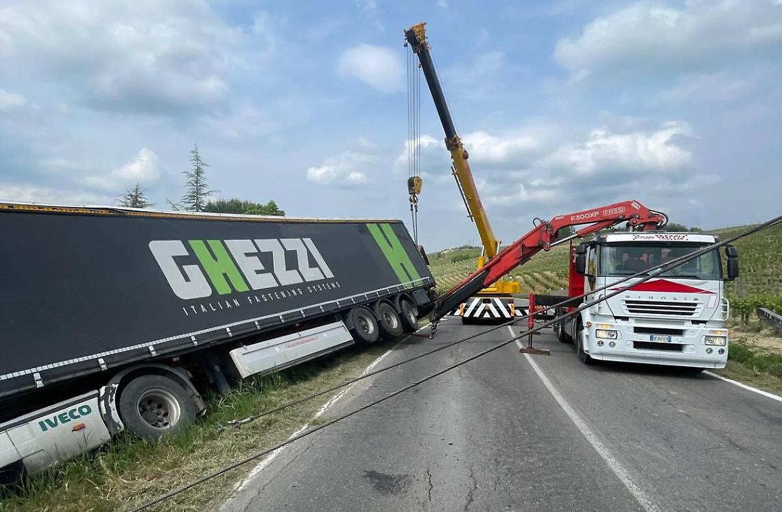 Rimozione dal Gruppo Freccia del mezzo pesante ribaltato tra Nizza e Bazzana