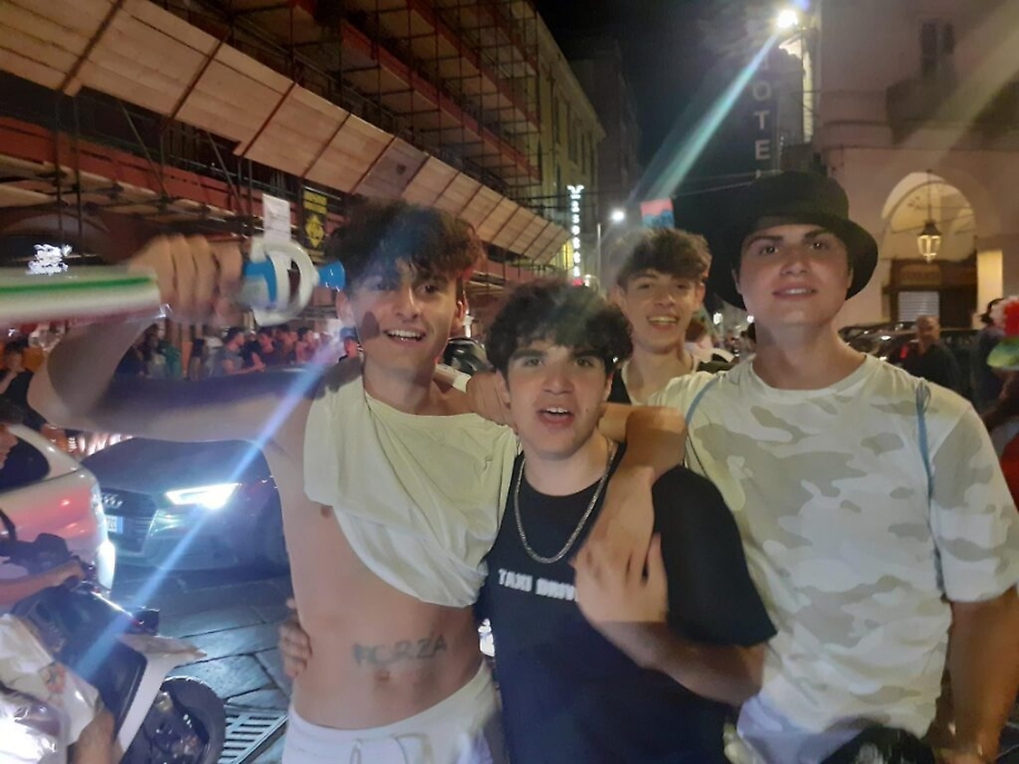 898A5F30-B2AC-4BC7-8F79-B478C9A1811B