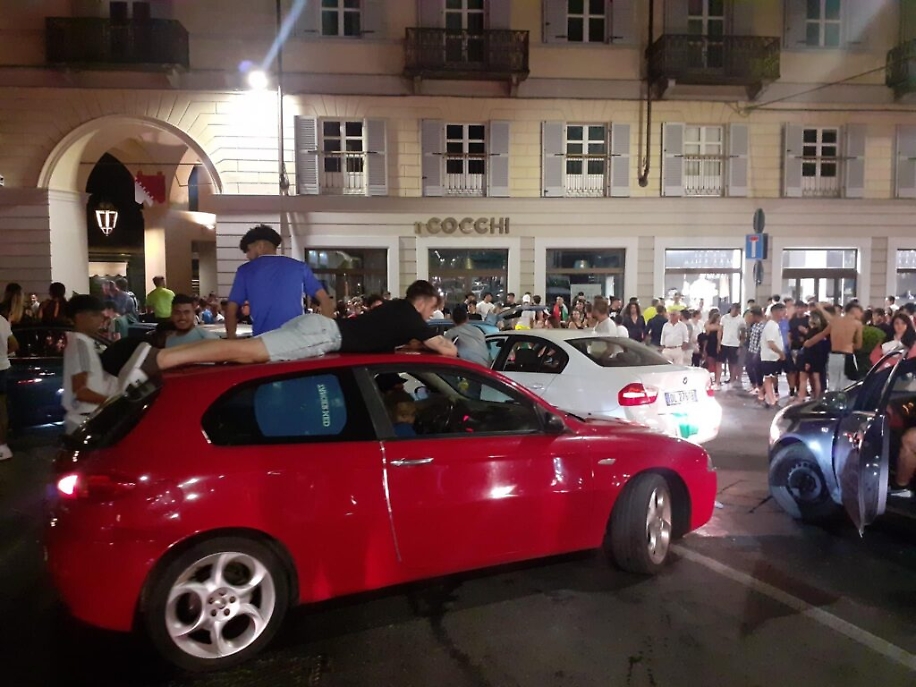 8D6DC9D5-35F5-427D-9B5F-7500F828A9DB