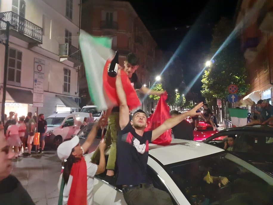 8DCDD234-A37A-451F-97E4-F71237BAE72A