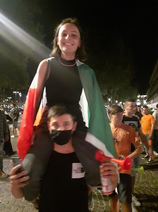 9E9881A8-4067-4006-80A5-48B06E521DA9