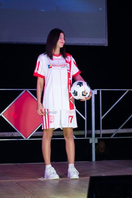 FEF98B85-7D09-4642-8F57-DFB6130F7976