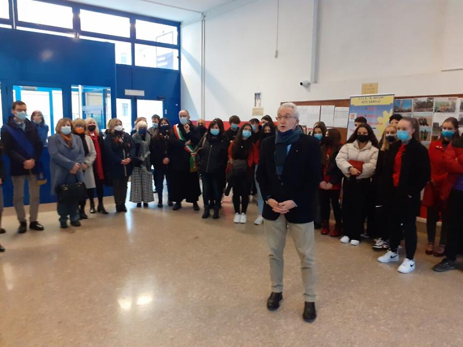 Artom panchine rosse 2